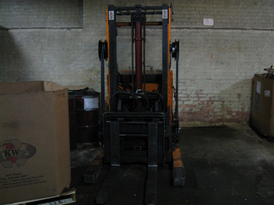   8000 lb CAPACITY ELECTRIC FORKLIFT LIFT TRUCK RECONDTIONED BATTERY