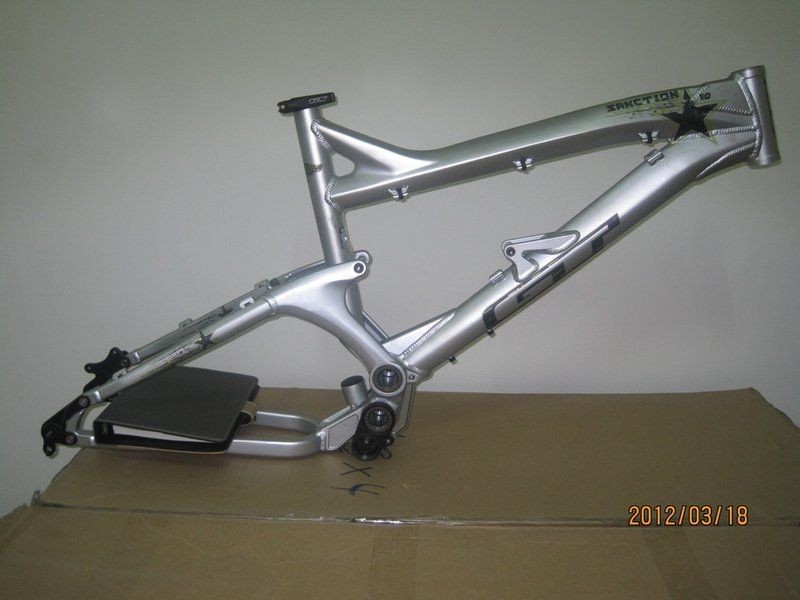 New GT SANCTION Full Suspension Frame M With FOX RP23 190MM