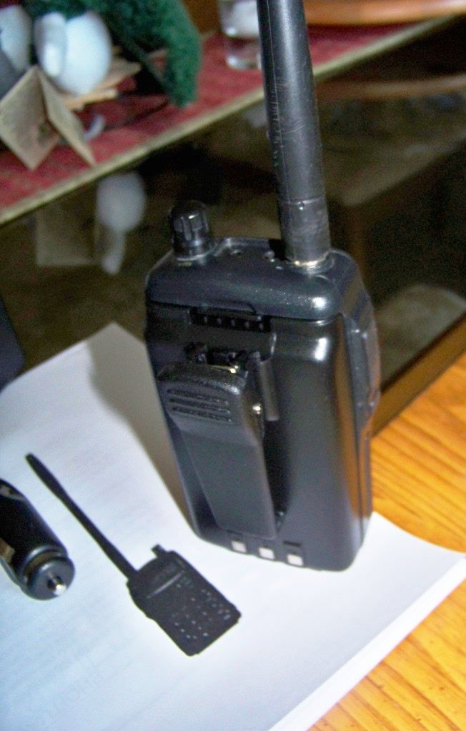 Icom IC T8A Tri Band 2M 6M 440 Handheld Transceiver Handie Talkie 
