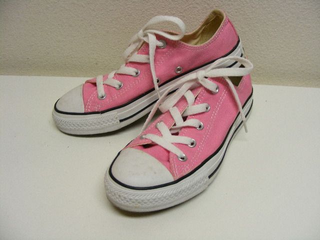 These Pink Converse All Star Shoes are in EXCELLENT condition