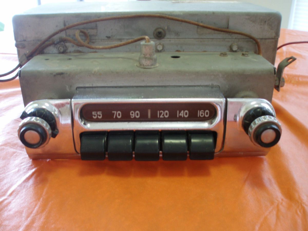 Antique Original 1953 Chevrolet Push Button Am Radio 6 Volt