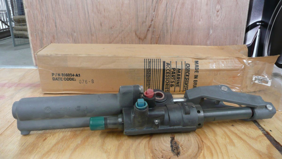 MERCRUISER QUICKSILVER POWER STEERING ACTUATOR ASSY 806034A1