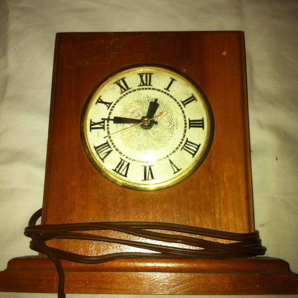 Vintage Wood Electric Mantle Clock Lanshire Movement Chicago
