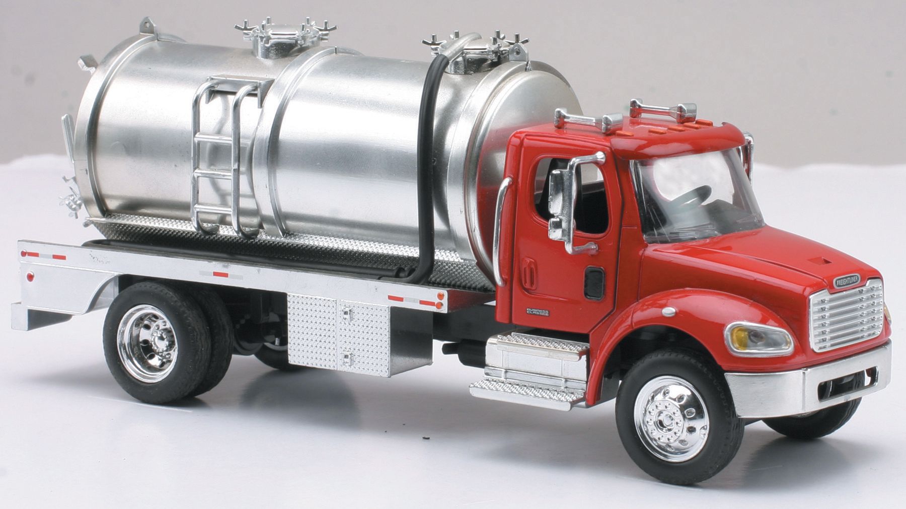 New Ray Freightliner Tanker 1 43 M2 Diecast Truck New