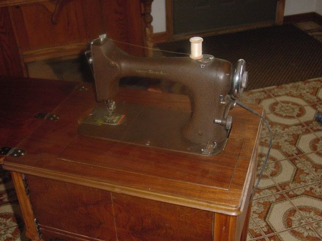 Vintage sewing machine Improved Eldredge Rotary