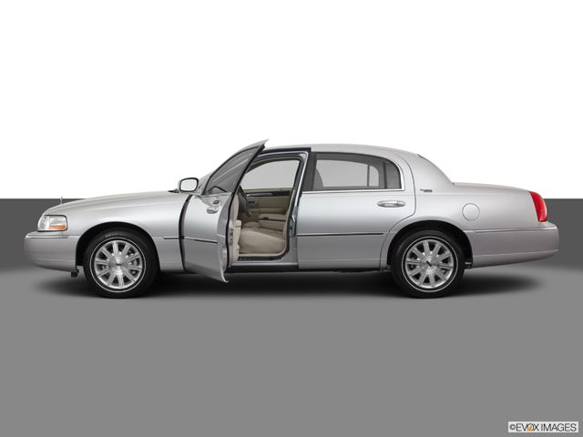 Lincoln Town Car 2011 Signature Limited